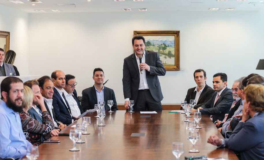 O governador Carlos Massa Ratinho Junior recebe nesta terça-feira (02), no Palácio Iguaçu representantes das APAES para assinatura de Termo Aditivo. Curitiba, 02/07/2019 -Foto: Geraldo Bubniak/ANPr