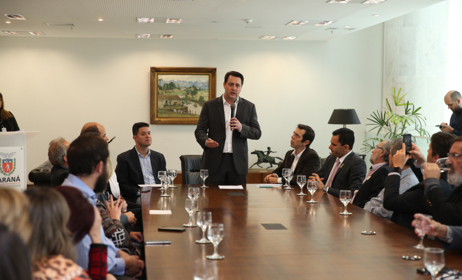 O governador Carlos Massa Ratinho Junior recebe nesta terça-feira (02), no Palácio Iguaçu representantes das APAES para assinatura de Termo Aditivo. Curitiba, 02/07/2019 -Foto: Geraldo Bubniak/ANPr