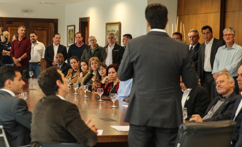O governador Carlos Massa Ratinho Junior recebe nesta terça-feira (02), no Palácio Iguaçu representantes das APAES para assinatura de Termo Aditivo. Curitiba, 02/07/2019 -Foto: Geraldo Bubniak/ANPr