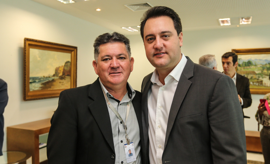 O governador Carlos Massa Ratinho Junior recebe nesta terça-feira (02), no Palácio Iguaçu representantes das APAES para assinatura de Termo Aditivo. Curitiba, 02/07/2019 -Foto: Geraldo Bubniak/ANPr