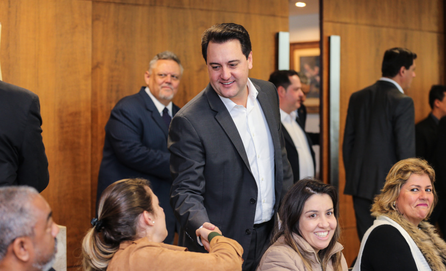 O governador Carlos Massa Ratinho Junior recebe nesta terça-feira (02), no Palácio Iguaçu representantes das APAES para assinatura de Termo Aditivo. Curitiba, 02/07/2019 -Foto: Geraldo Bubniak/ANPr