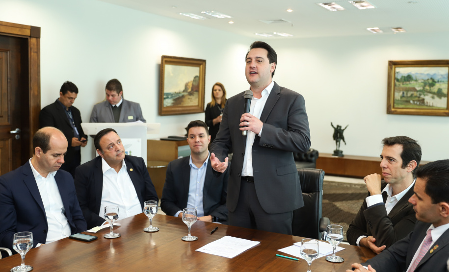 O governador Carlos Massa Ratinho Junior recebe no Palácio Iguaçu representantes das APAES para assinatura de Termo Aditivo. Curitiba, 02/07/2019 - Foto: Rodrigo Félix Leal/ANPr