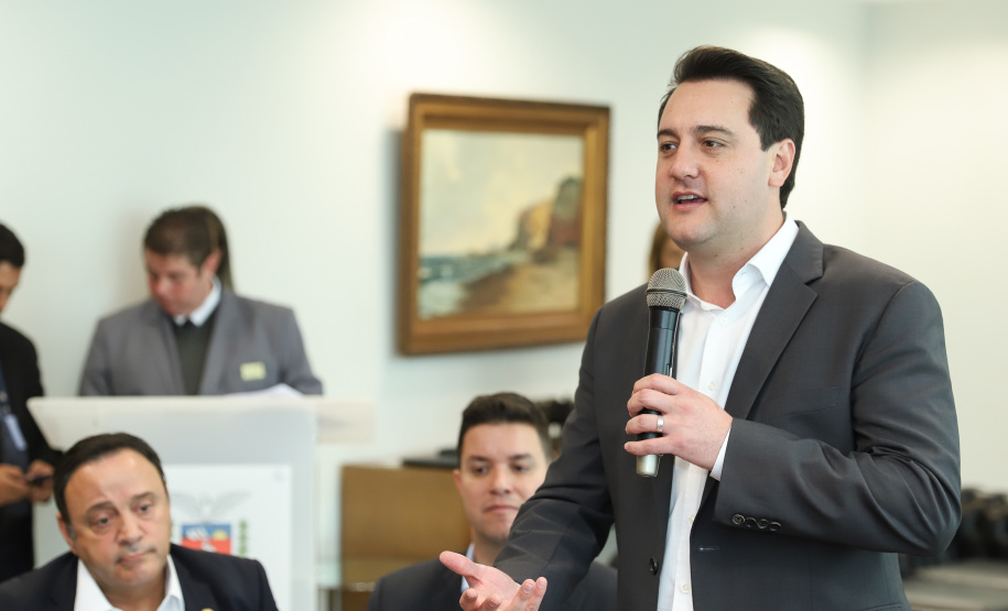 O governador Carlos Massa Ratinho Junior recebe no Palácio Iguaçu representantes das APAES para assinatura de Termo Aditivo. Curitiba, 02/07/2019 - Foto: Rodrigo Félix Leal/ANPr
