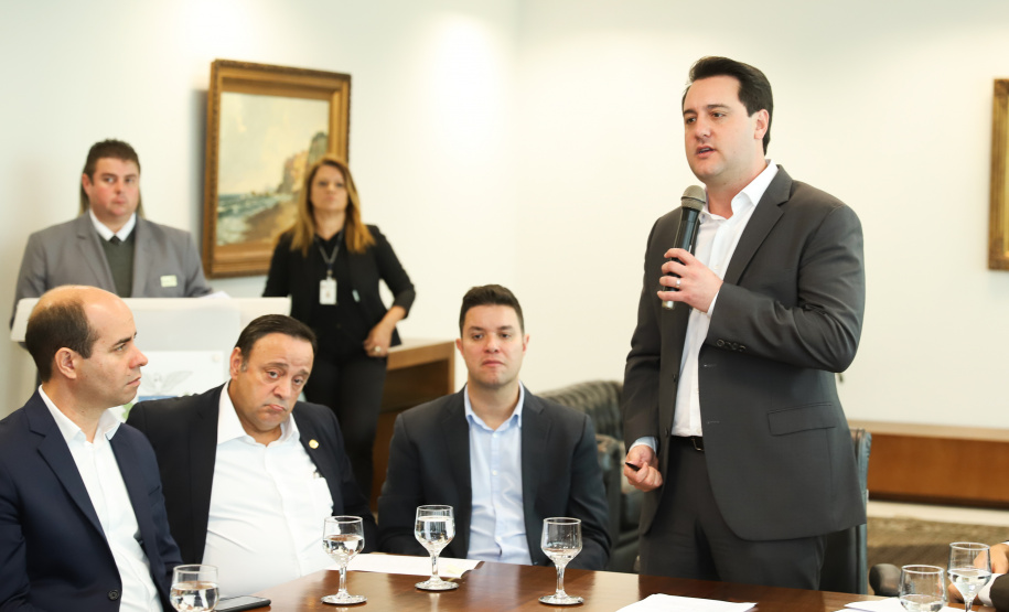 O governador Carlos Massa Ratinho Junior recebe no Palácio Iguaçu representantes das APAES para assinatura de Termo Aditivo. Curitiba, 02/07/2019 - Foto: Rodrigo Félix Leal/ANPr