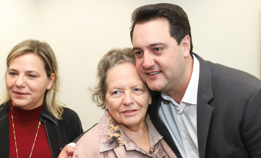 O governador Carlos Massa Ratinho Junior recebe no Palácio Iguaçu representantes das APAES para assinatura de Termo Aditivo. Curitiba, 02/07/2019 - Foto: Rodrigo Félix Leal/ANPr