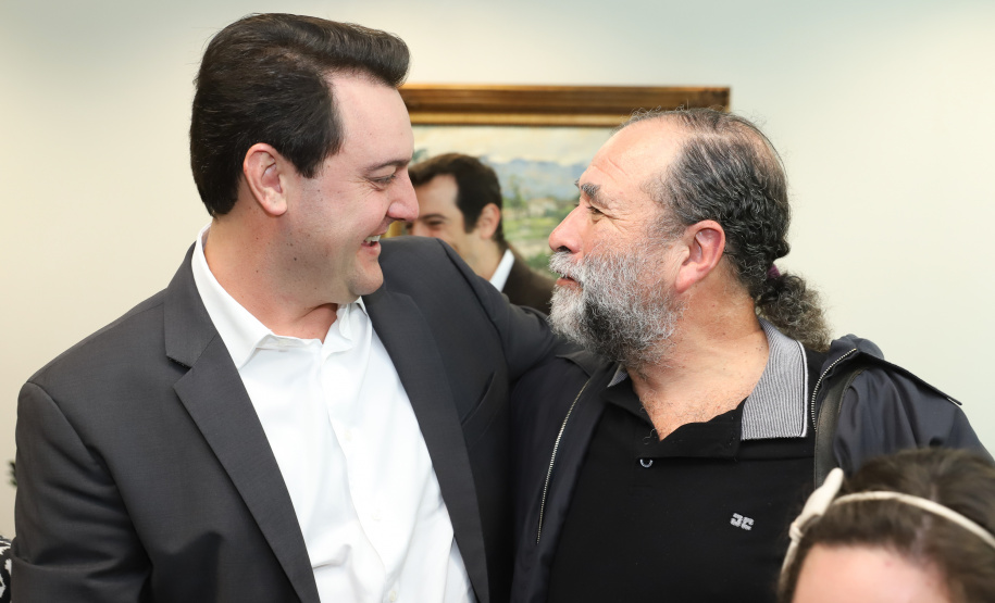 O governador Carlos Massa Ratinho Junior recebe no Palácio Iguaçu representantes das APAES para assinatura de Termo Aditivo. Curitiba, 02/07/2019 - Foto: Rodrigo Félix Leal/ANPr