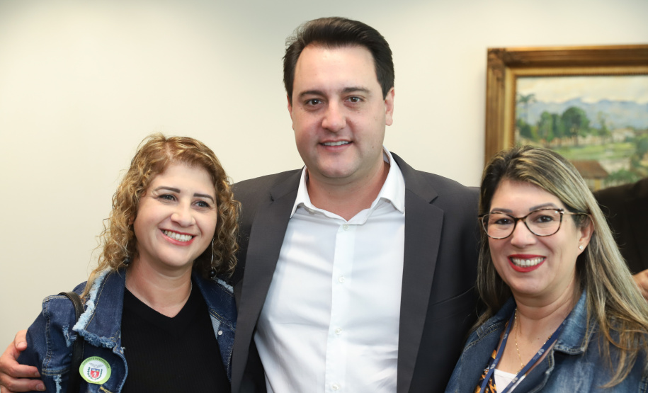 O governador Carlos Massa Ratinho Junior recebe no Palácio Iguaçu representantes das APAES para assinatura de Termo Aditivo. Curitiba, 02/07/2019 - Foto: Rodrigo Félix Leal/ANPr