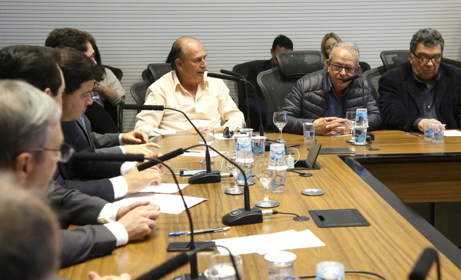 Governador Carlos Massa Ratinho Junior durante reunião com executivos da Klabin. Na imagem, Frederico Bitencourt prefeito de Reserva. - Curitiba,02/07/2019 Foto:Jaelson Lucas/ANPr