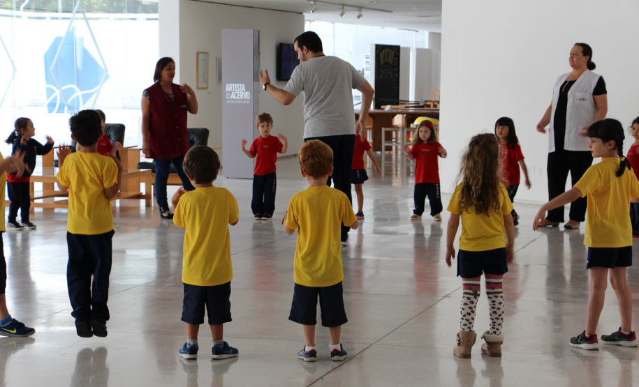O Museu Oscar Niemeyer preparou para esta primeira quarta-feira de julho (03) uma programação especial aos visitantes. Haverá oficina livre de desenho com carvão, liderada pela equipe do Educativo.  -  Curitiba, 02/06/2019