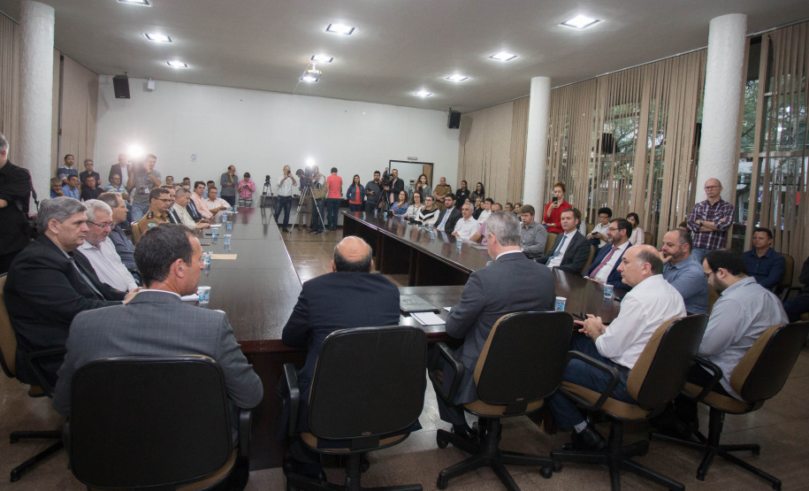 A Receita Estadual do Paraná e a Prefeitura de Maringá firmaram nesta quarta-feira (03) uma parceria que vai aprimorar a fiscalização e promover uma concorrência mais saudável entre os postos de combustível da cidade.  -  Maringá, 03/07/2019  -  Foto: Vivian Silva/Divulgação SEFA