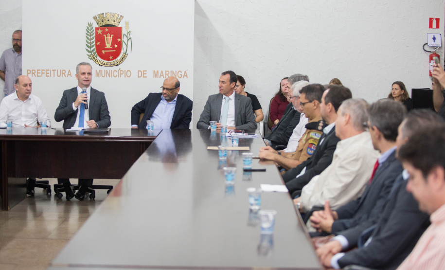 A Receita Estadual do Paraná e a Prefeitura de Maringá firmaram nesta quarta-feira (03) uma parceria que vai aprimorar a fiscalização e promover uma concorrência mais saudável entre os postos de combustível da cidade.  -  Maringá, 03/07/2019  -  Foto: Vivian Silva/Divulgação SEFA