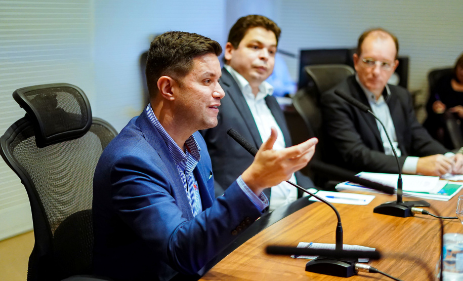 O Governo do Paraná promoveu nesta quarta-feira (03) a terceira reunião com chefes dos seus núcleos do interior, desta vez da região Oeste. Participaram mais de 30 representantes das diversas áreas do governo nas regiões de Cascavel, Toledo e Foz do Iguaçu. Os encontros mensais têm o objetivo de ampliar a integração e alinhar informações das lideranças do governo no interior do Estado.  Foto: Guilherme Flores/ Casa Civil