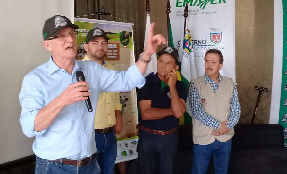 O vice-governador do Paraná, Darci Piana, e o secretário estadual da agricultura e do Abastecimento, Noberto Ortigara, visitaram nesta quarta (3) a Expotécnica, feira agropecuária realizada em Sabáudia, norte do estado. A feira, na sua 26ª edição, se destaca pela elevada presença de produtores rurais de toda a região e pelas inovações trazidas ao homem do campo.  -  Sabáudia, 03/07/2019  -  Foto: Lucas V.de Araújo/Iapar