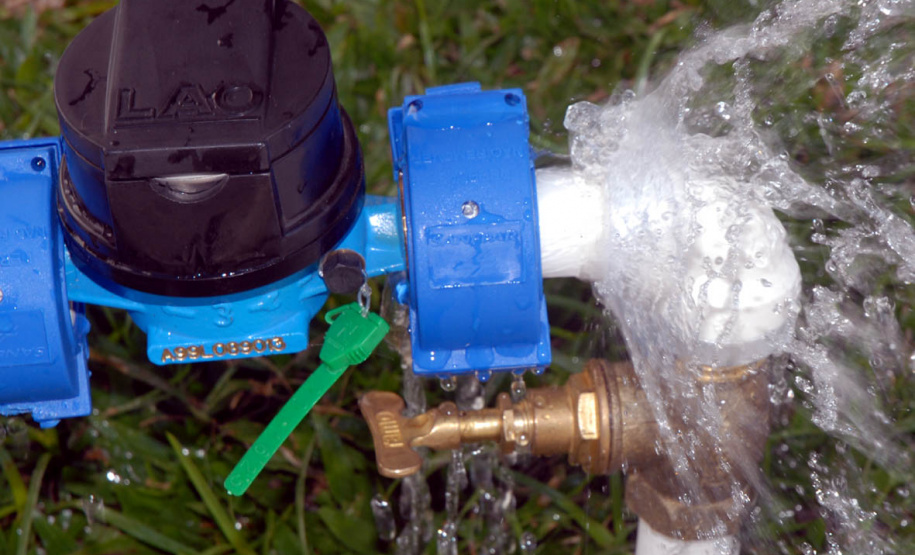 A Sanepar alerta a população para que proteja seus hidrômetros em razão da previsão de frente fria intensa nos próximos dias em algumas regiões do Estado. A queda das temperaturas e as geadas podem congelar a água dentro dos medidores de água (hidrômetros) e provocar o rompimento das tubulações que ficam expostas, causando a interrupção do abastecimento.  -  Foto: Divulgação Sanepar