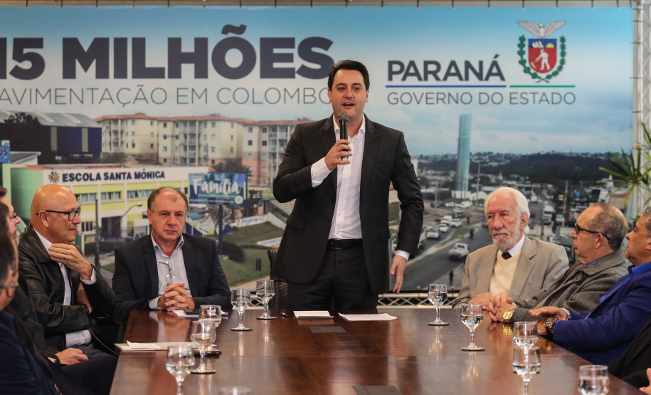 Governador Carlos Massa Ratinho Junior assina liberação de recursos para pavimentação de vias urbanas de Colombo - Curitiba, 04/07/2019 -  Foto: Geraldo Bubniak/ANPr