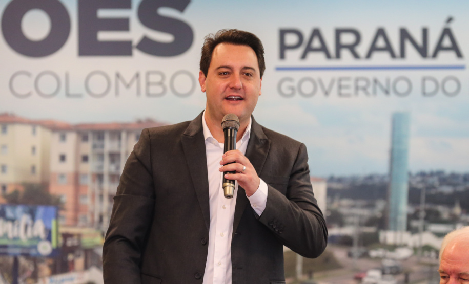 Governador Carlos Massa Ratinho Junior assina liberação de recursos para pavimentação de vias urbanas de Colombo - Curitiba, 04/07/2019 -  Foto: Geraldo Bubniak/ANPr