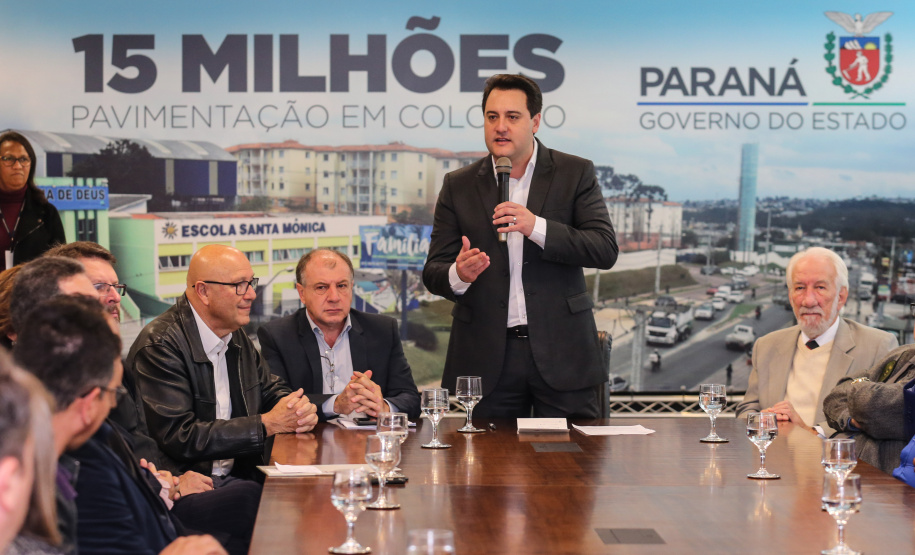 Governador Carlos Massa Ratinho Junior assina liberação de recursos para pavimentação de vias urbanas de Colombo - Curitiba, 04/07/2019 -  Foto: Geraldo Bubniak/ANPr