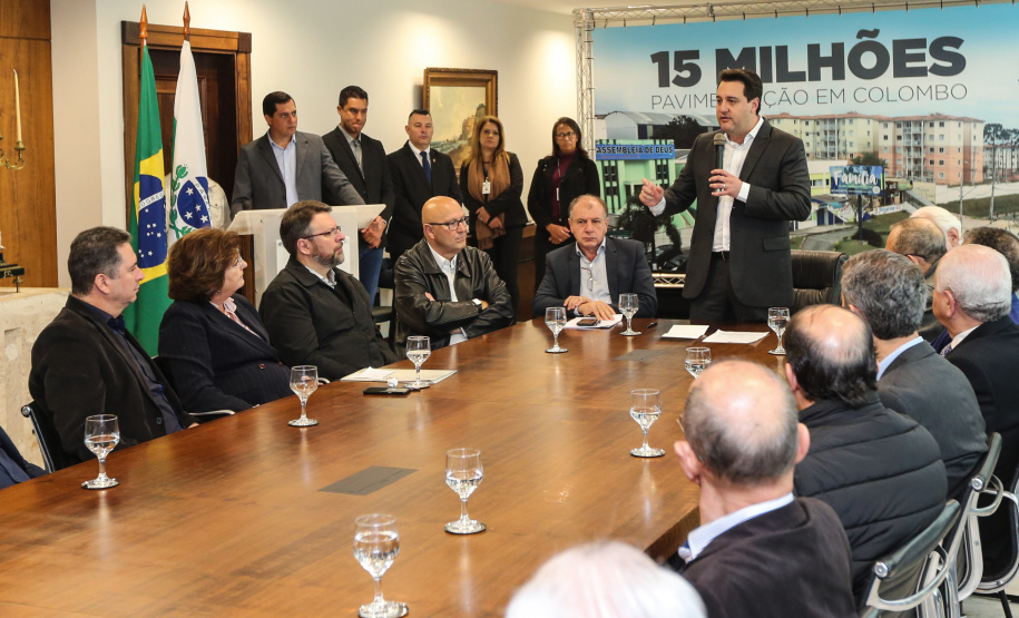Governador Carlos Massa Ratinho Junior assina liberação de recursos para pavimentação de vias urbanas de Colombo - Curitiba, 04/07/2019 -  Foto: Geraldo Bubniak/ANPr