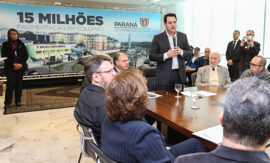 Governador Carlos Massa Ratinho Junior assina liberação de recursos para pavimentação de vias urbanas de Colombo - Curitiba, 04/07/2019 -  Foto: Geraldo Bubniak/ANPr