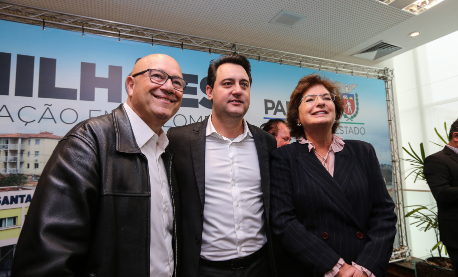 Governador Carlos Massa Ratinho Junior assina liberação de recursos para pavimentação de vias urbanas de Colombo - Curitiba, 04/07/2019 -  Foto: Geraldo Bubniak/ANPr