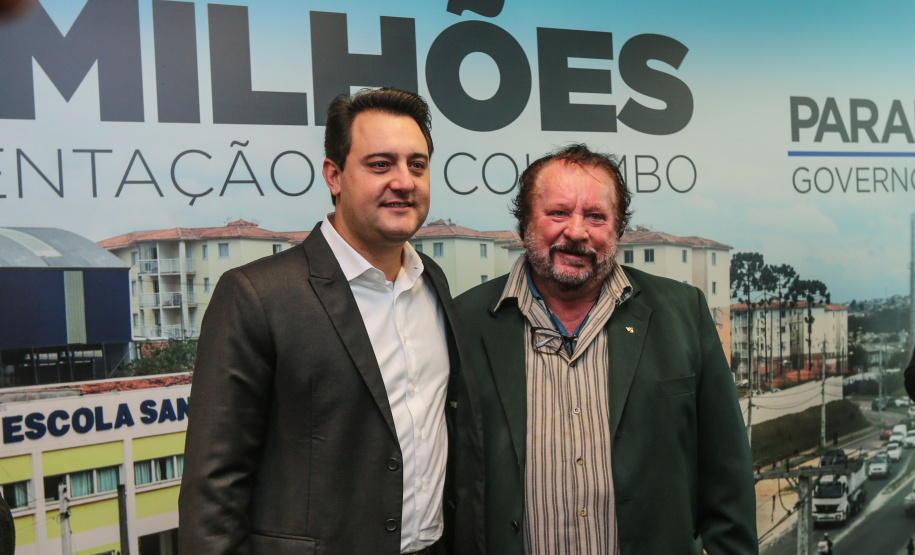 Governador Carlos Massa Ratinho Junior assina liberação de recursos para pavimentação de vias urbanas de Colombo - Curitiba, 04/07/2019 -  Foto: Geraldo Bubniak/ANPr