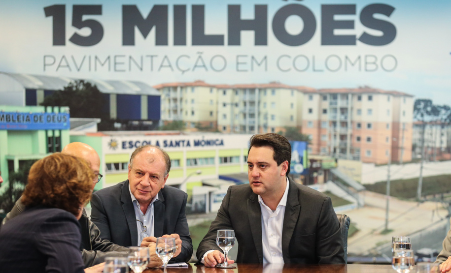 Governador Carlos Massa Ratinho Junior assina liberação de recursos para pavimentação de vias urbanas de Colombo - Curitiba, 04/07/2019 -  Foto: Geraldo Bubniak/ANPr