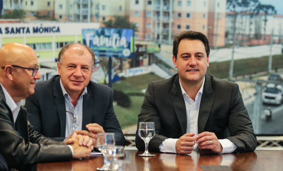 Governador Carlos Massa Ratinho Junior assina liberação de recursos para pavimentação de vias urbanas de Colombo - Curitiba, 04/07/2019 -  Foto: Geraldo Bubniak/ANPr