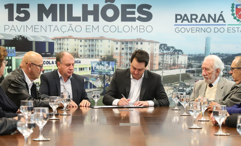 Governador Carlos Massa Ratinho Junior assina liberação de recursos para pavimentação de vias urbanas de Colombo  -  Curitiba, 04/07/2019  -  Foto: Rodrigo Félix Leal/ANPrr