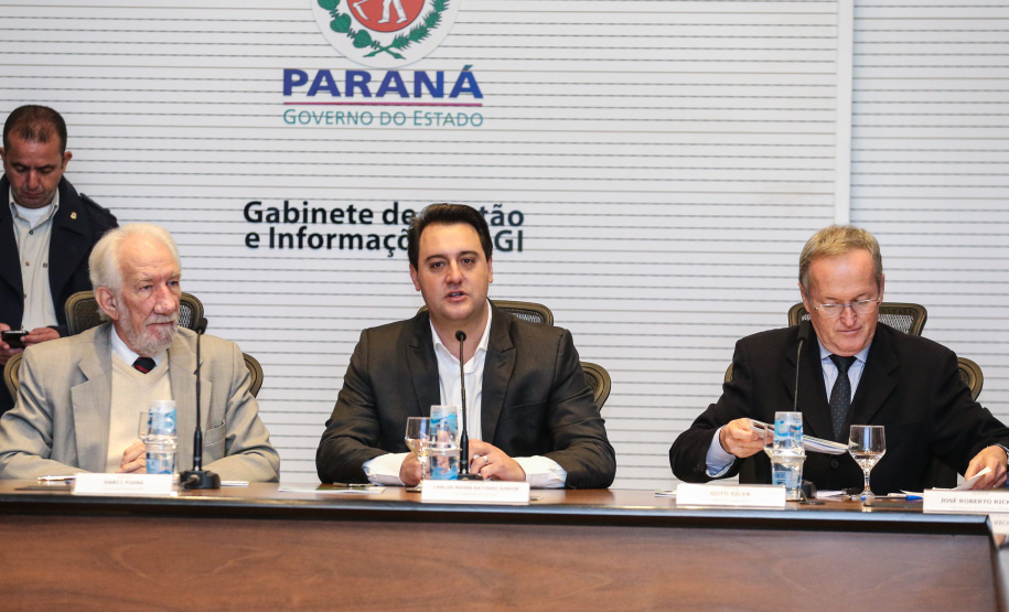 O governador Carlos Massa Ratinho Junior recebe  a  diretoria da Ocepar - Organização das Cooperativas do Estado do Paraná para celebrar o Dia Internacional do Cooperativismo. Curitiba, 02/07/2019 -  Foto: Geraldo Bubniak/ANPr