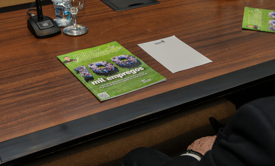 O governador Carlos Massa Ratinho Junior recebe  a  diretoria da Ocepar - Organização das Cooperativas do Estado do Paraná para celebrar o Dia Internacional do Cooperativismo. Curitiba, 02/07/2019 -  Foto: Geraldo Bubniak/ANPr