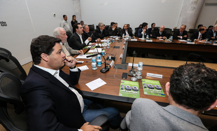 O governador Carlos Massa Ratinho Junior recebe  a  diretoria da Ocepar - Organização das Cooperativas do Estado do Paraná para celebrar o Dia Internacional do Cooperativismo. Curitiba, 02/07/2019 -  Foto: Geraldo Bubniak/ANPr
