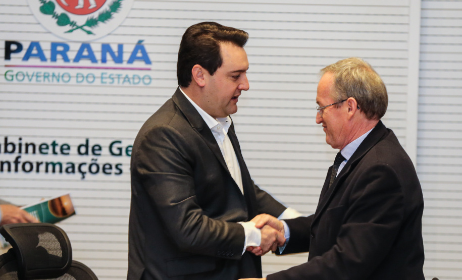 O governador Carlos Massa Ratinho Junior recebe  a  diretoria da Ocepar - Organização das Cooperativas do Estado do Paraná para celebrar o Dia Internacional do Cooperativismo. Curitiba, 02/07/2019 -  Foto: Geraldo Bubniak/ANPr
