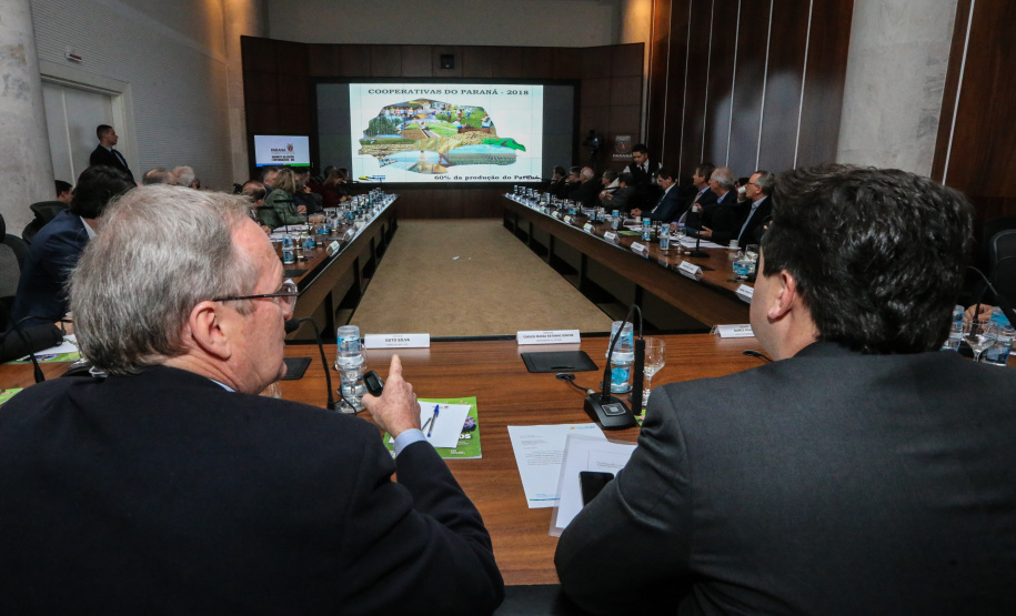 O governador Carlos Massa Ratinho Junior recebe  a  diretoria da Ocepar - Organização das Cooperativas do Estado do Paraná para celebrar o Dia Internacional do Cooperativismo. Curitiba, 02/07/2019 -  Foto: Geraldo Bubniak/ANPr