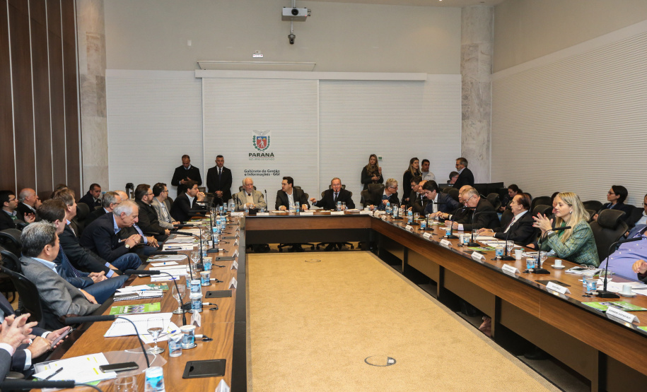 O governador Carlos Massa Ratinho Junior recebe  a  diretoria da Ocepar - Organização das Cooperativas do Estado do Paraná para celebrar o Dia Internacional do Cooperativismo. Curitiba, 02/07/2019 -  Foto: Geraldo Bubniak/ANPr
