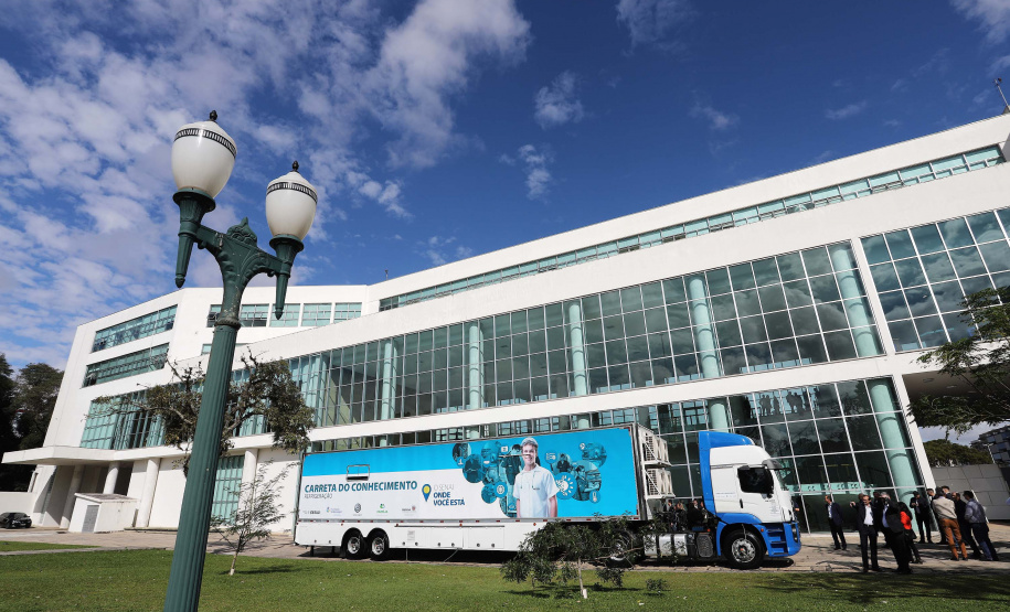 O bairro Uberaba, em Curitiba, será o primeiro do Paraná a receber o projeto Carretas do Conhecimento, idealizado pelo Governo do Paraná, através da Secretaria da Justiça, Família e Trabalho, em parceria com a Volkswagen e o Senai-PR