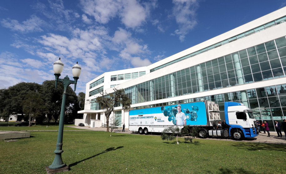 O bairro Uberaba, em Curitiba, será o primeiro do Paraná a receber o projeto Carretas do Conhecimento, idealizado pelo Governo do Paraná, através da Secretaria da Justiça, Família e Trabalho, em parceria com a Volkswagen e o Senai-PR
