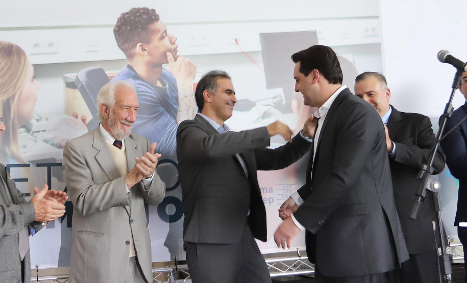 O bairro Uberaba, em Curitiba, será o primeiro do Paraná a receber o projeto Carretas do Conhecimento, idealizado pelo Governo do Paraná, através da Secretaria da Justiça, Família e Trabalho, em parceria com a Volkswagen e o Senai-PR