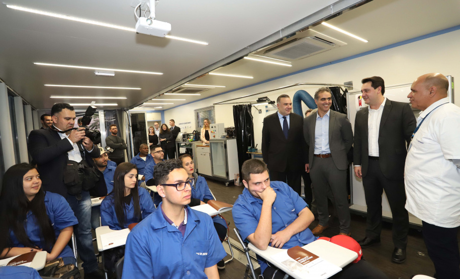 O bairro Uberaba, em Curitiba, será o primeiro do Paraná a receber o projeto Carretas do Conhecimento, idealizado pelo Governo do Paraná, através da Secretaria da Justiça, Família e Trabalho, em parceria com a Volkswagen e o Senai-PR