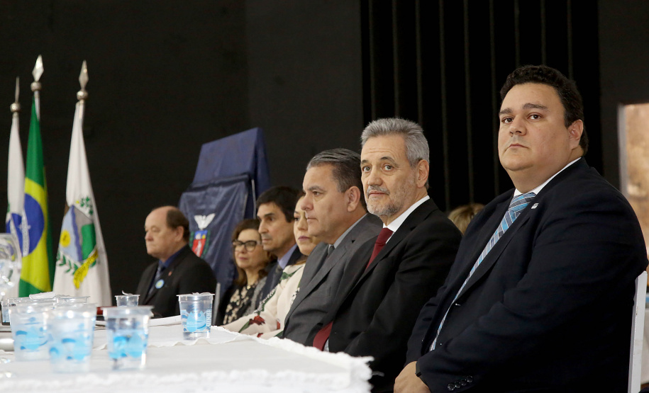 As ações conjuntas do Governo do Estado com órgãos de controle externo, como o Ministério Público Estadual (MP), são estratégicas para conter os casos de corrupção, o mal uso dos recursos públicos e evasão de divisas. A afirmação é do controlador-geral do Estado, Raul Siqueira, que participou nesta sexta-feira (5) de um encontro sobre controle social no combate à improbidade administrativa, realizado pelo MP, em Santo Antônio da Platina, no Norte Pioneiro. Foto: Jaelson Lucas/ANPr