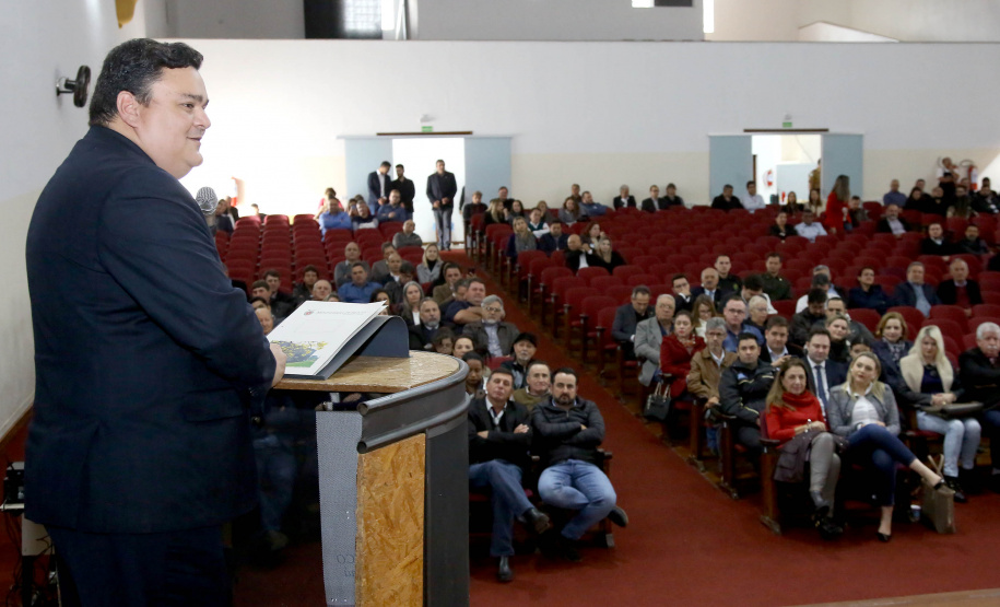 As ações conjuntas do Governo do Estado com órgãos de controle externo, como o Ministério Público Estadual (MP), são estratégicas para conter os casos de corrupção, o mal uso dos recursos públicos e evasão de divisas. A afirmação é do controlador-geral do Estado, Raul Siqueira, que participou nesta sexta-feira (5) de um encontro sobre controle social no combate à improbidade administrativa, realizado pelo MP, em Santo Antônio da Platina, no Norte Pioneiro. Foto: Jaelson Lucas/ANPr