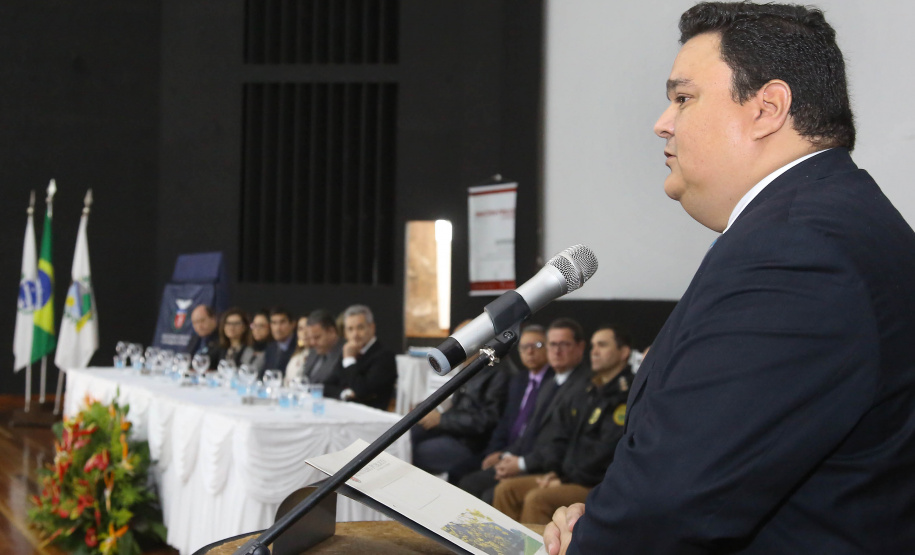 As ações conjuntas do Governo do Estado com órgãos de controle externo, como o Ministério Público Estadual (MP), são estratégicas para conter os casos de corrupção, o mal uso dos recursos públicos e evasão de divisas. A afirmação é do controlador-geral do Estado, Raul Siqueira, que participou nesta sexta-feira (5) de um encontro sobre controle social no combate à improbidade administrativa, realizado pelo MP, em Santo Antônio da Platina, no Norte Pioneiro. Foto: Jaelson Lucas/ANPr