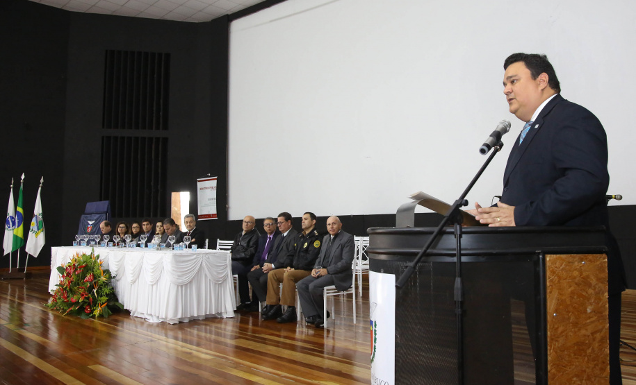 As ações conjuntas do Governo do Estado com órgãos de controle externo, como o Ministério Público Estadual (MP), são estratégicas para conter os casos de corrupção, o mal uso dos recursos públicos e evasão de divisas. A afirmação é do controlador-geral do Estado, Raul Siqueira, que participou nesta sexta-feira (5) de um encontro sobre controle social no combate à improbidade administrativa, realizado pelo MP, em Santo Antônio da Platina, no Norte Pioneiro. Foto: Jaelson Lucas/ANPr