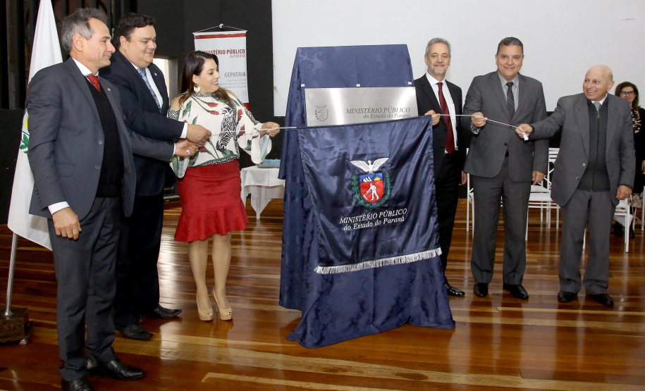 As ações conjuntas do Governo do Estado com órgãos de controle externo, como o Ministério Público Estadual (MP), são estratégicas para conter os casos de corrupção, o mal uso dos recursos públicos e evasão de divisas. A afirmação é do controlador-geral do Estado, Raul Siqueira, que participou nesta sexta-feira (5) de um encontro sobre controle social no combate à improbidade administrativa, realizado pelo MP, em Santo Antônio da Platina, no Norte Pioneiro. Foto: Jaelson Lucas/ANPr