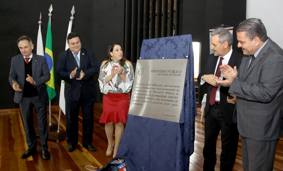 As ações conjuntas do Governo do Estado com órgãos de controle externo, como o Ministério Público Estadual (MP), são estratégicas para conter os casos de corrupção, o mal uso dos recursos públicos e evasão de divisas. A afirmação é do controlador-geral do Estado, Raul Siqueira, que participou nesta sexta-feira (5) de um encontro sobre controle social no combate à improbidade administrativa, realizado pelo MP, em Santo Antônio da Platina, no Norte Pioneiro. Foto: Jaelson Lucas/ANPr