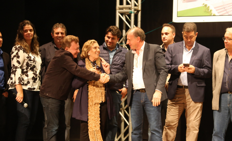 O Governo do Estado, por meio da Secretaria de Estado da Saúde, autorizou nesta sexta-feira (5), em evento no Conjunto Amadores de Teatro (CAT), em Jacarezinho, a construção do Centro Regional de Especialidades Médicas que vai atender 22 cidades do Norte Pioneiro e tem previsão de ficar pronto até o fim de 2020.Foto: José Fernando Ogura/ANPr