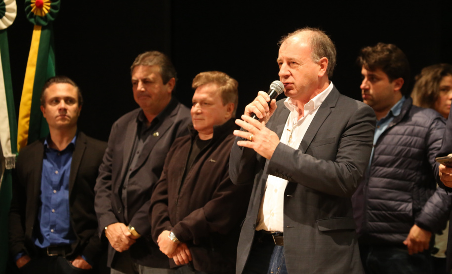 O Governo do Estado, por meio da Secretaria de Estado da Saúde, autorizou nesta sexta-feira (5), em evento no Conjunto Amadores de Teatro (CAT), em Jacarezinho, a construção do Centro Regional de Especialidades Médicas que vai atender 22 cidades do Norte Pioneiro e tem previsão de ficar pronto até o fim de 2020.Foto: José Fernando Ogura/ANPr