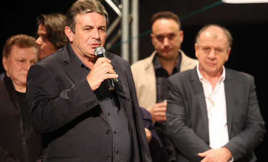 O Governo do Estado, por meio da Secretaria de Estado da Saúde, autorizou nesta sexta-feira (5), em evento no Conjunto Amadores de Teatro (CAT), em Jacarezinho, a construção do Centro Regional de Especialidades Médicas que vai atender 22 cidades do Norte Pioneiro e tem previsão de ficar pronto até o fim de 2020.Foto: José Fernando Ogura/ANPr