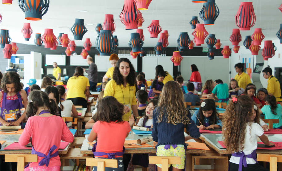 O Museu Oscar Niemeyer (MON) convida o público infantil e suas famílias para participarem de sua Colônia de Férias, entre 16 e 19 de julho, sempre das 13h às 17h.  -  Foto: Maita Franco/MON