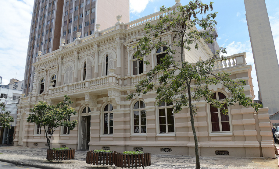 Os cinéfilos de Curitiba vão ganhar, na próxima quinta-feira (11/07), um presente e tanto. Às 19 horas, no Museu da Imagem e do Som do Paraná (MIS-PR), acontecerá a sessão inaugural do Aurora ? cineclube de cinema paranaense, cujo primeiro ciclo será dedicado ao cineasta Fernando Severo, que em 2019 completa 40 anos de carreira.  -  Foto: Kraw Penas