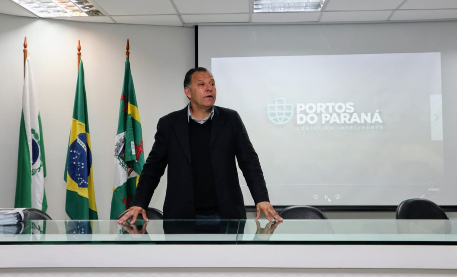 O Porto de Paranaguá retomou a recepção de grupos para palestra e visitação ao cais nos fins de semana. Os alunos do Colégio Estadual Júlio Mesquita, de Curitiba, foram os primeiros a participar das atividades neste sábado (6). Os 42 estudantes do curso técnico em Logística conheceram mais sobre a atividade portuária e aproveitaram o dia na cidade.  -  Paranaguá, 06/07/2019  -  Foto: Divulgação Portos do Paraná